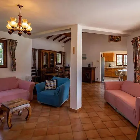 Sleeps 12 With Outdoor Pool * Laroque-des-Albères