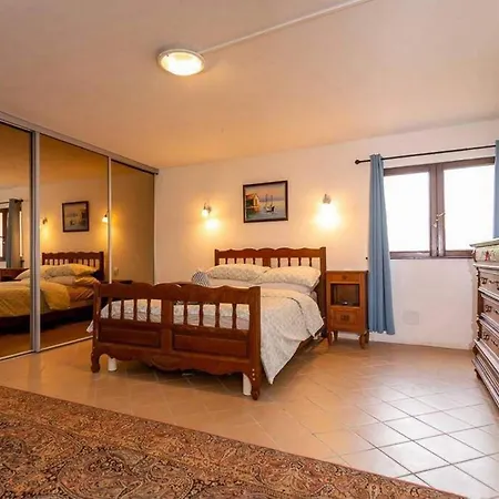 Sleeps 12 With Outdoor Pool