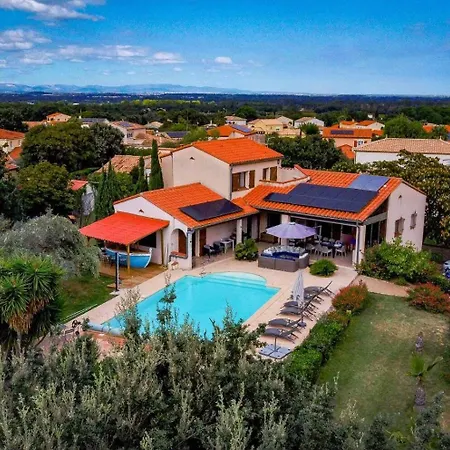 Sleeps 12 With Outdoor Pool Villa