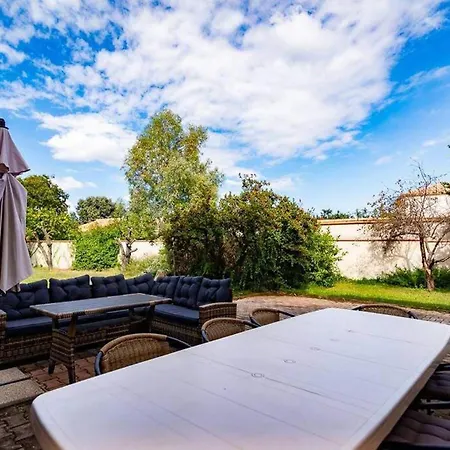 Sleeps 12 With Outdoor Pool *
