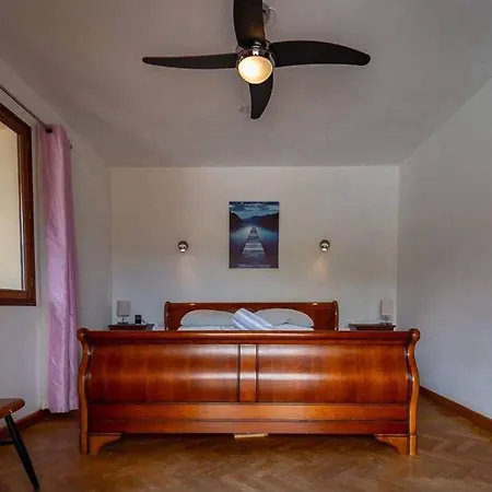 Villa Sleeps 12 With Outdoor Pool