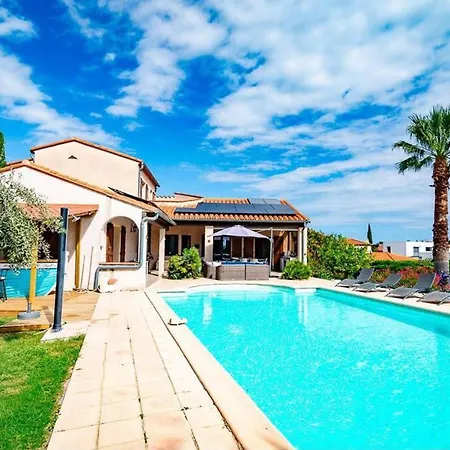 Villa Sleeps 12 With Outdoor Pool *