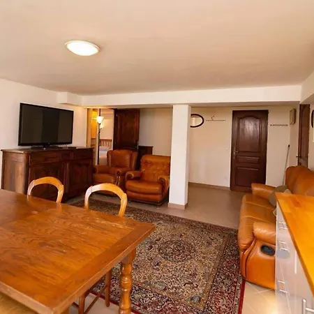 Sleeps 12 With Outdoor Pool