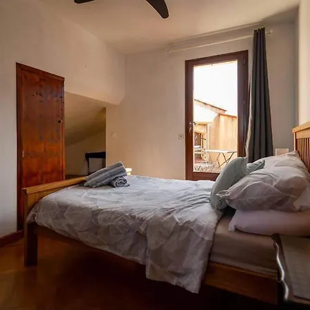 Villa Sleeps 12 With Outdoor Pool
