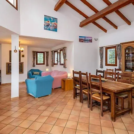 Sleeps 12 With Outdoor Pool Laroque-des-Albères